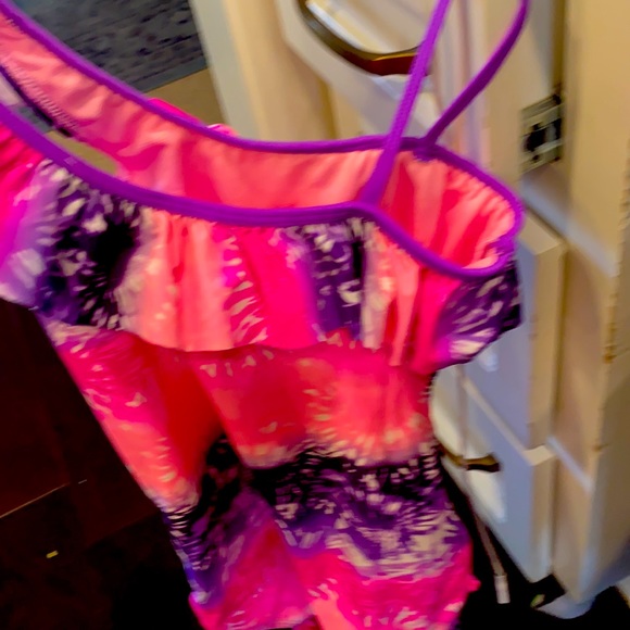 girls swimsuit - Picture 2 of 2